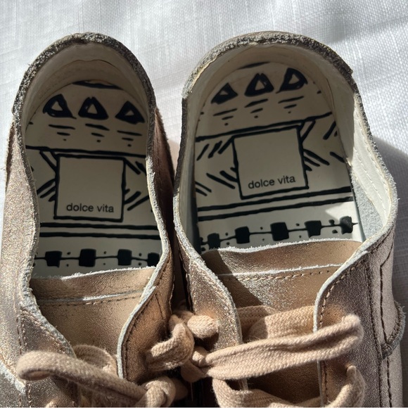 🆘 3/$30 🆘 Sz 7.5 — NEW Dolce Vita gold sneakers — brand new no tags - Picture 5 of 11
